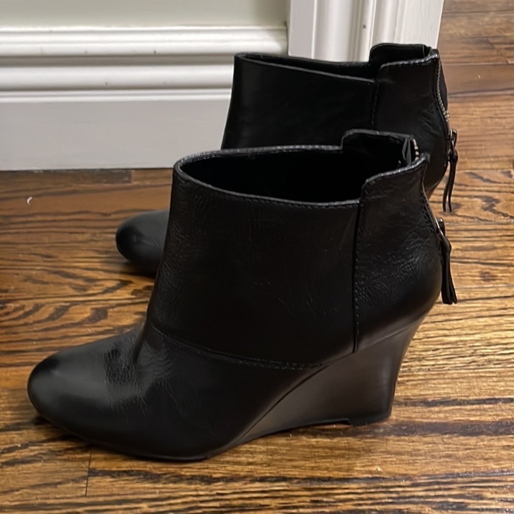 NWOB NINE WEST Black Leather Wedges Ankle Boot with/ 3” Heel & Almond Toe 6.5 |